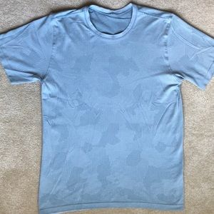 Lululemon athletica Men’s XL Gray Short Sleeve Shirt